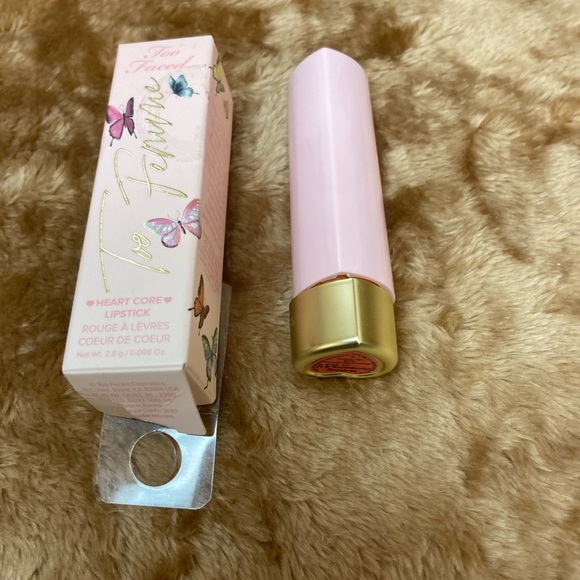 TOO FACED NOTHING COMPARES 2 U LIPSTICK - Picture 4 of 6